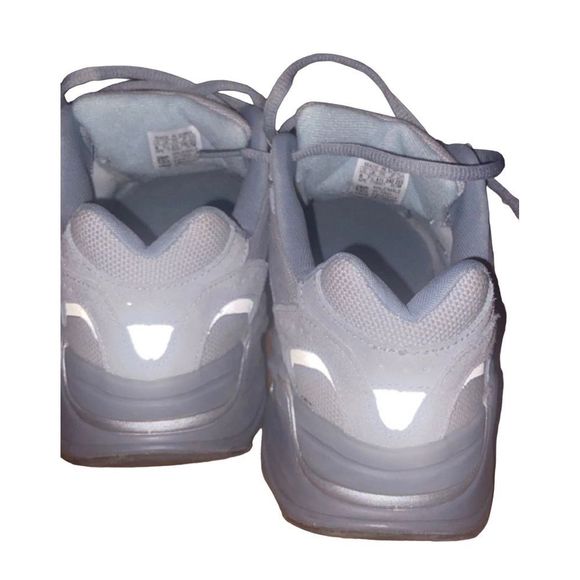 Yeezy Adidas Boost 700 V2 in Hospital Blue - Picture 4 of 8